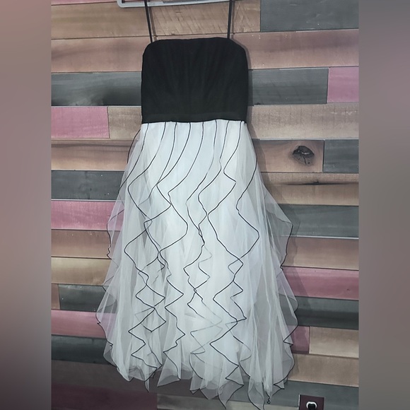 BCBGMAXAZRIA strapless ruffled midi dress in black and white mesh tulle - Picture 2 of 9